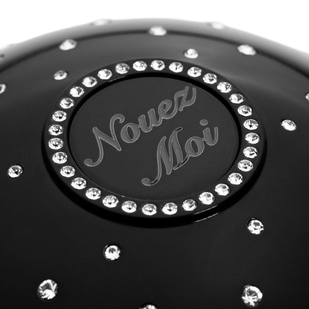 Nouez Moi