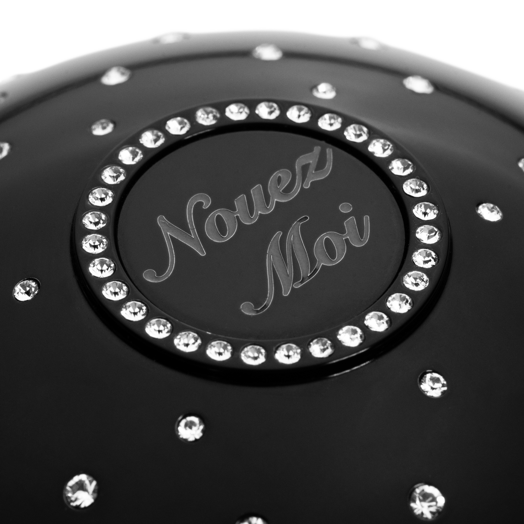 Nouez Moi